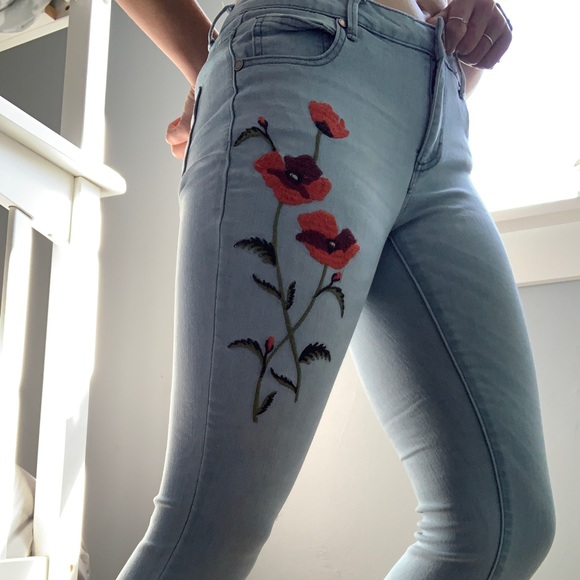 Embroidered Jeggings - Picture 3 of 6